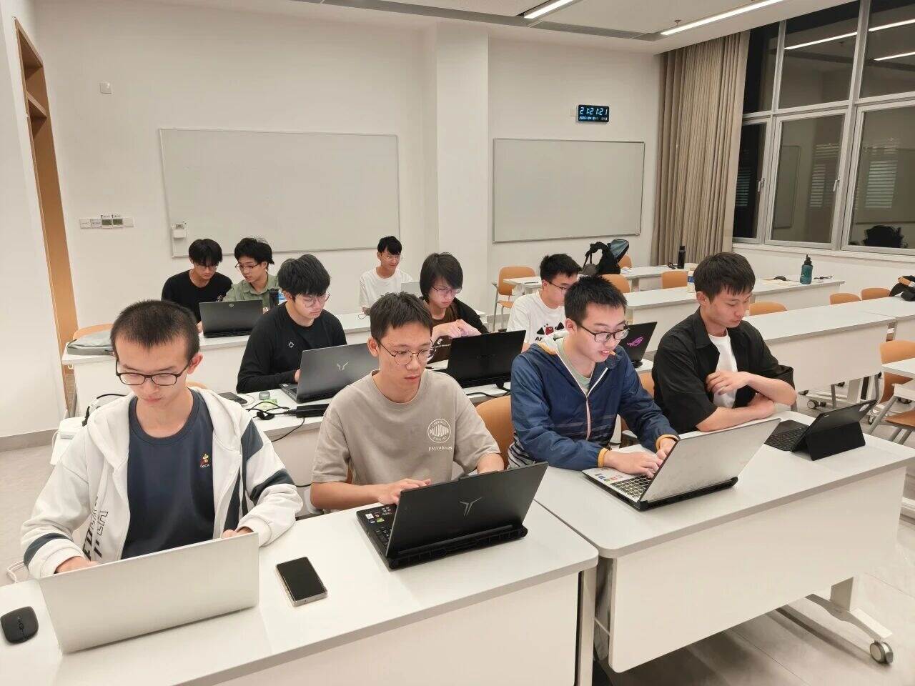 祝贺！英国威廉集团官网20名本科生获计算机竞赛全国奖项