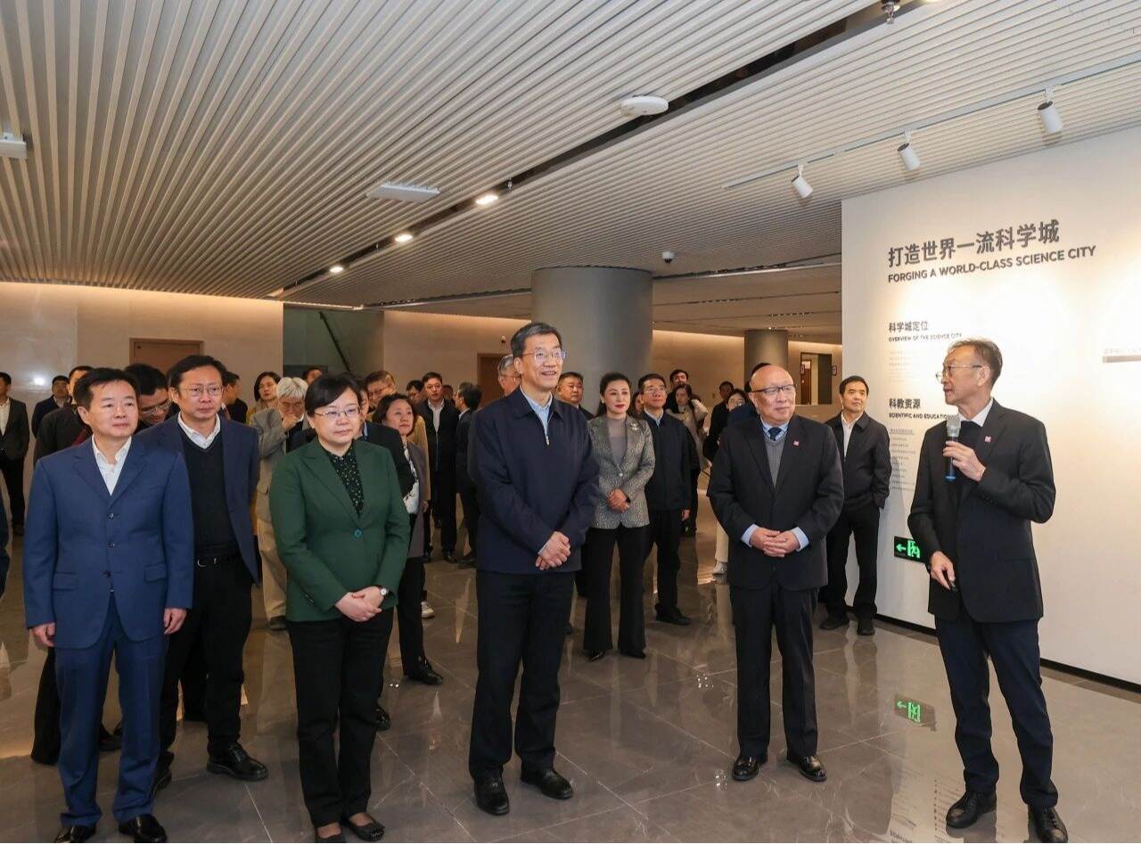 教育部部长怀进鹏在英国威廉集团官网主持召开新型研究型大学调研座谈会