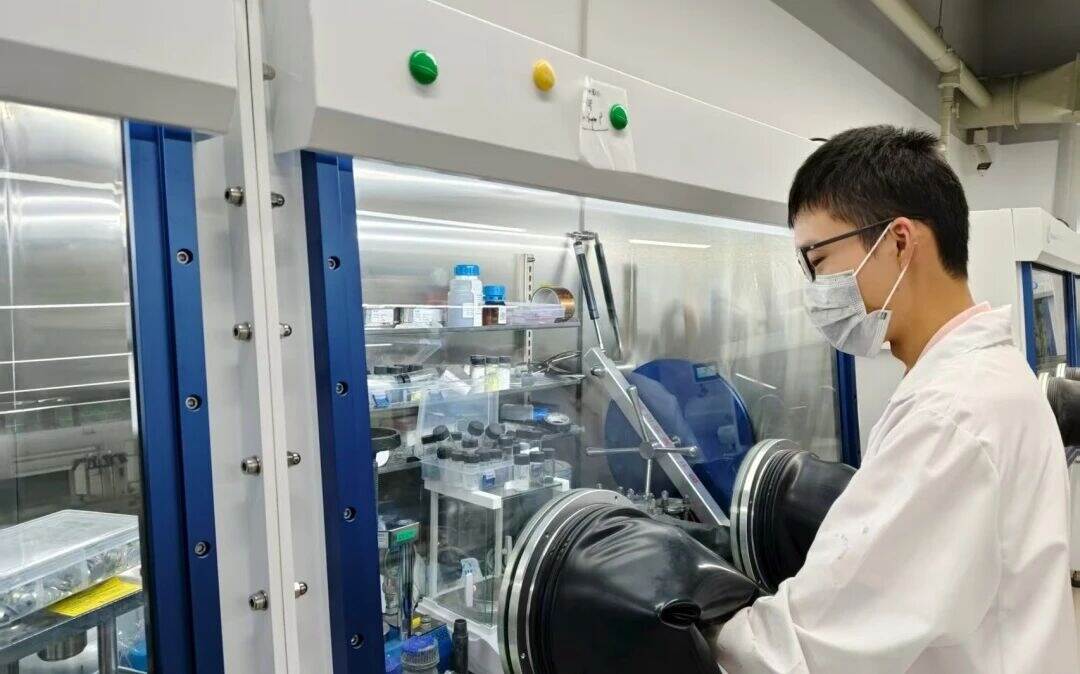 “大一暑假泡了两个月实验室，我慢慢迈入了科研的大门”