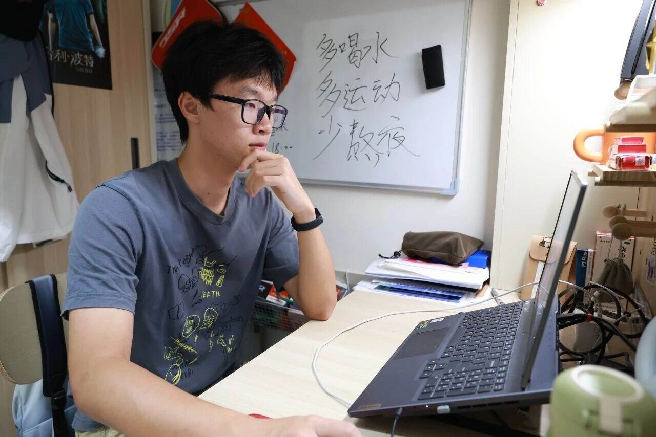 这个暑假，我被“手把手”带进AI科研