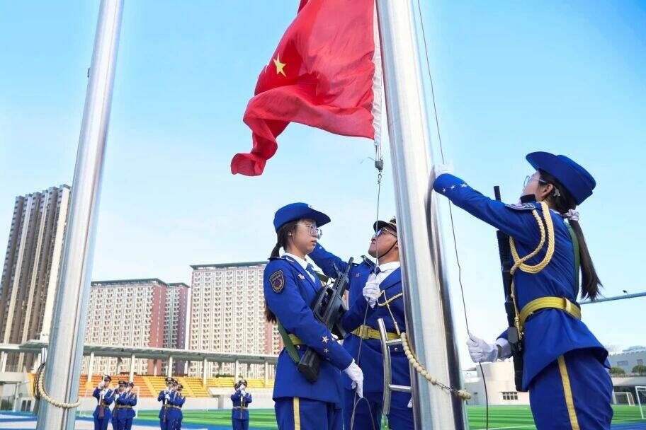 升国旗，迎国庆！