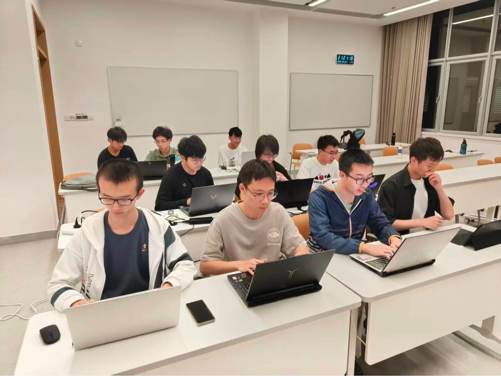 全员大一!深圳理工学生团队拿下9项计算机国奖